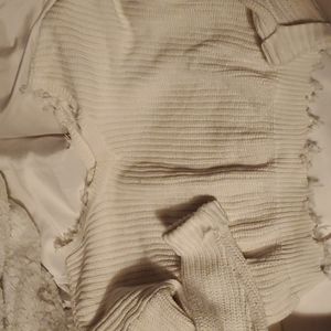 Crop top v knock sweater